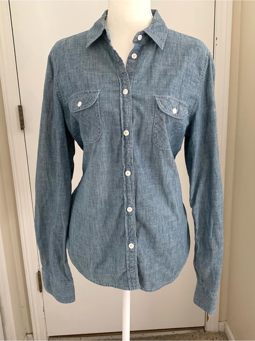 American Eagle Outfitters Denim Shirt Blue Long Sleeve Button Up Good Jeans Sz L